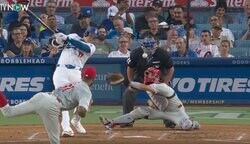 「これは絶対ヤバい…」大谷翔平がフルスイング→打球が顔面直撃するハプニング発生… 球審のリアクションが話題に