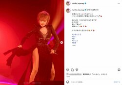 小柳ルミ子、“美デコルテ＆美脚”際立つ大胆スリットのドレス姿に「いつまでもお美しい」「最高なスタイル」「格好いい」などファン絶賛