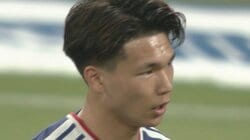 「いい劇薬になりそう」21歳日本代表FW、闘志むき出しのダブルタックルが話題に「ガツガツ感たまらん」「塩貝ファン大幅増」