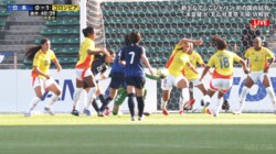 瞬速反応！ なでしこ20歳逸材が“超絶反転シュート”で実質アシスト「反応はやっ」「手に当たらなければ入ってた」松窪真心が劇的PK獲得の瞬間