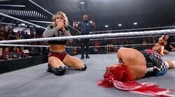 あ、これ仲間やん… 美女レスラー、痛恨の大技“誤爆”でお口あんぐり 超アクロバティック技で壮絶“同士討ち”の一部始終