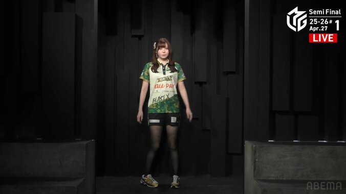 際立つ美肌 東城りお、スタイル抜群の入場シーン