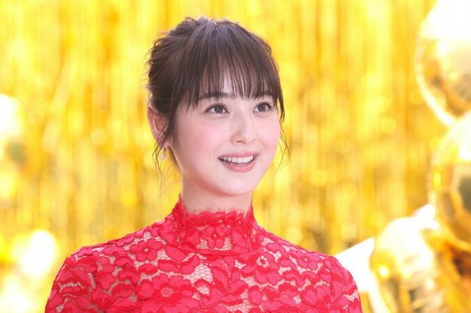 佐々木希、“なまはげ”の襲来に大はしゃぎ？「こんなに近くで会えて嬉しい」 1枚目