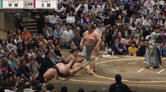 「最後ダメだろ」大関・琴櫻、土俵際の行動にファン困惑「足が出た後に…」藤井アナも指摘 一体、何が? 4枚目