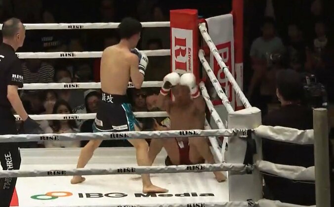 崩れ落ちる京谷