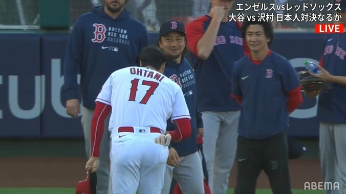 【画像】あいさつする大谷翔平と沢村拓一 1枚目