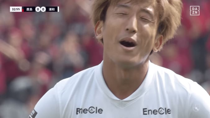 「うぉ、まじか…」鹿島最強GKの“神セーブ”に浦和MFが唖然！早川友基に絶賛続々「超絶反射級が毎試合」「リアル若林源三」 3枚目