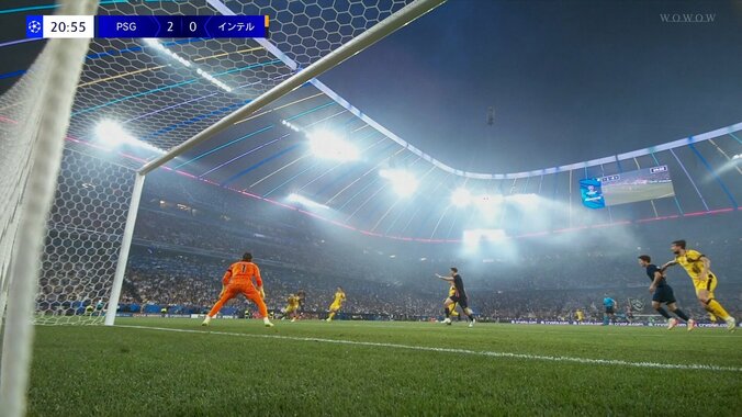 何が起きた？「インテルの心を折るきっかけを作った」アクロバティック過ぎるライン上の“1mmクリア”が話題「歴史を変えた瞬間だったかも」 4枚目