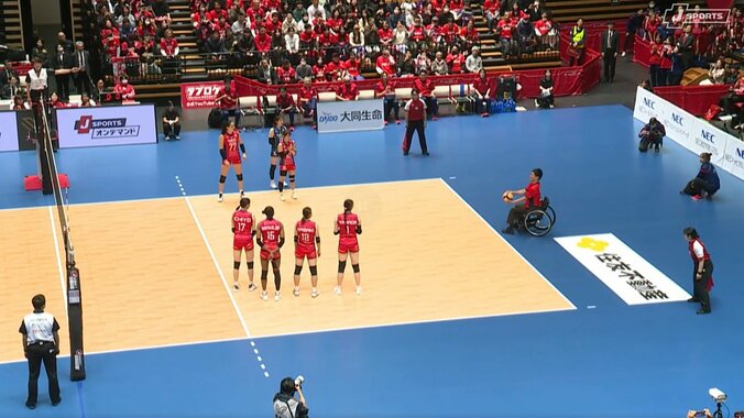 国枝慎吾、バレーボール始球式で圧巻の技 完璧すぎるサーブにアリーナ騒然 2枚目