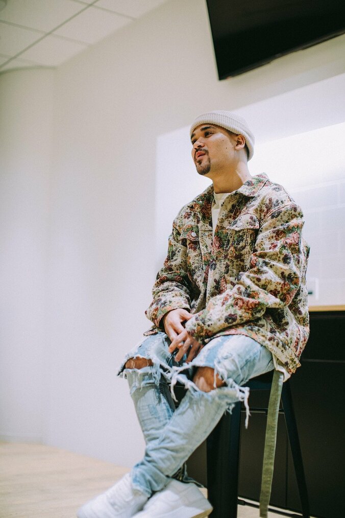 「“ラップやめようかな”とも思った」CHICO CARLITOが語る新作『Sandra's Son』。沖縄、家族、仲間、音楽、言霊が詰まったNEW ALBUMを携えて、“受け取る側より与える側”への再出発。 4枚目