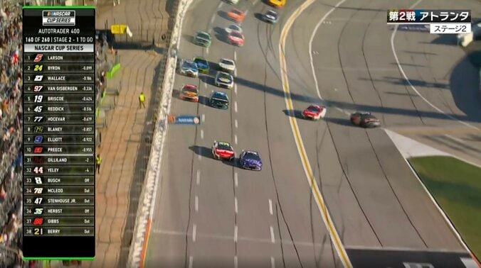 超高速オーバルで接触も「リカバリーが凄かった」 レッドブルが“草の上で”見事な回避「流石ですね」解説も唸る 2枚目