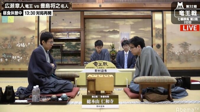 過去の成績は8勝8敗 広瀬章人竜王と豊島将之名人が熱戦中／将棋・竜王戦七番勝負 1枚目