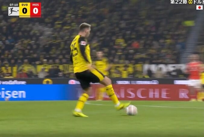 「ナメすぎやろ」元ドイツ代表DFが“まさかの異変”「これはダメ」「気になるな」解説者も苦言を呈した“ありえない姿”にファン反応 3枚目