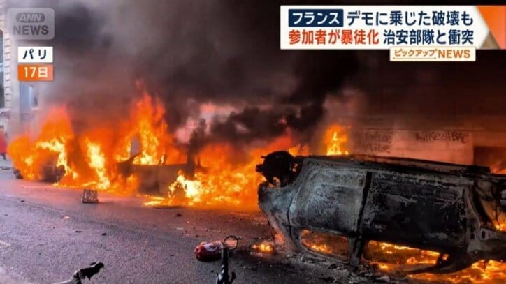 複数台まとめて炎上した路上の車