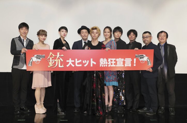 村上虹郎の個性的なファッションに、リリー・フランキー「３時間で２回職務質問される」