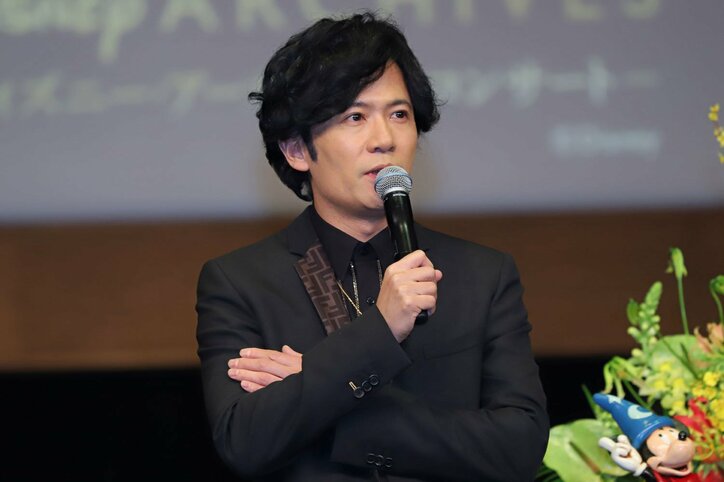 稲垣吾郎、アクシデント発生もトークで盛り上げ 「歌っちゃうかも」ディズニーコンサートセレモニーに登場