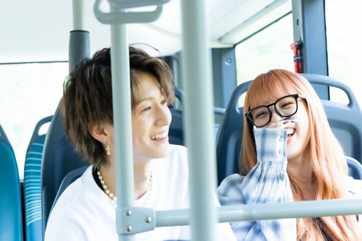 egg専属モデルとRanzuki専属モデルがイケメン男子をめぐりバチバチ！隣の席をゲットしたギャルは上機嫌でニコニコ『今日好き』フーコック島編第3話