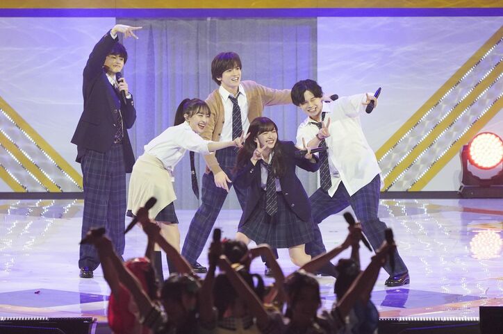 百田夏菜子と鈴木愛理ら“同級生ステージ”に絶賛の声！ももクロが大晦日に50組超の豪華アーティストらと歌の祭典『第6回 ももいろ歌合戦』