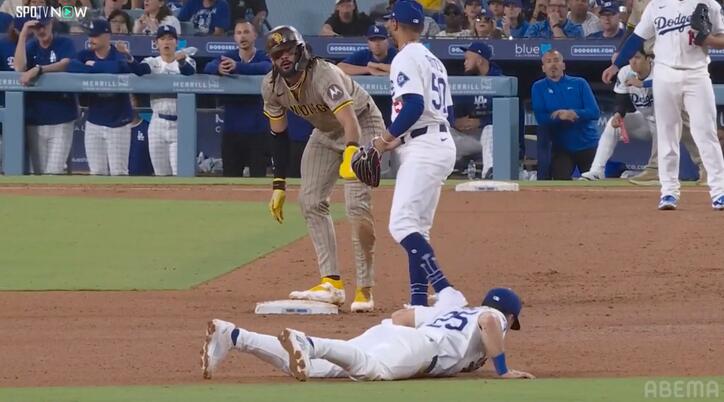 【写真・画像】ドジャース戦で起きた“珍事”「何が起きたんだ」「わろたw」走者タッチアウトも判定覆る…大混乱のシーン