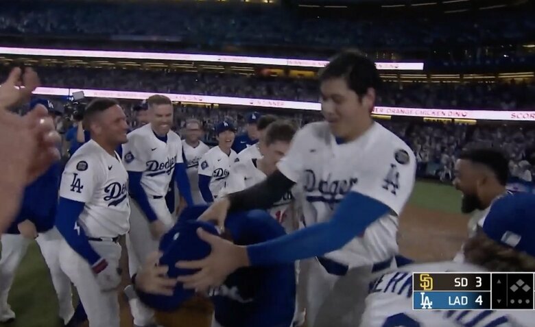 もうワケわからん！ 大谷翔平、大喜びして“まさかの行動”「どうして？w」「なんでそっち」山本由伸をメチャクチャにしてしまう… ファン爆笑