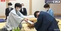 豊島将之九段が79手目を封じる 挑戦者の猛攻に藤井聡太王位は持ち時間を大量に消費/将棋・王位戦七番勝負第1局