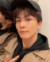 岩田剛典の茶髪＆ゆるパーマのイケメンショットにファン悶絶「ただただきれい」「ずっとついていく」