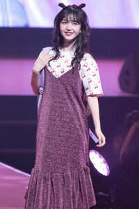 乃木坂３期生・久保史織里が単独で初ランウェイ  - Seventeen夏の学園祭2017
