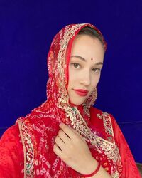 水原希子、インドでのサリー姿に反響「美しい」「可愛すぎます」