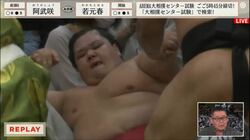 土俵下に落下した対戦相手を気遣う姿勢 即座に手を差し伸べる力士の姿にファンほっこり「起こしてあげて優しい」「強くて紳士だ…」