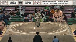 勝利した後の動きが地味に早い力士にツッコミの声「戻るの早ない？w」「仕切り線ダッシュ」「元気に走って勝ち名乗り」