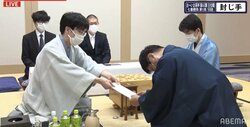豊島将之九段が79手目を封じる 挑戦者の猛攻に藤井聡太王位は持ち時間を大量に消費／将棋・王位戦七番勝負第1局