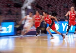 「どこがファウルだ！」バスケ日本代表選手が“悲劇の判定”で唖然「フラストレーション溜まるよね…吹かないでほしい」解説陣も嘆き