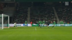 伊東純也が起点！「やっぱりそこにいるんよな」中村敬斗、完璧ポジショニングからの豪快過ぎる一撃で5試合ぶり今季7ゴール目！“ランス兄弟”から生まれた新年初得点の瞬間