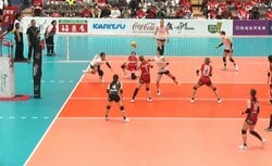 女子バレー、ミラクルな“変化”サーブが炸裂 ネットで軌道が変わるラッキーなエースに味方も大喜び