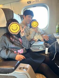  東MAX、新幹線で移動するときに遭遇した人物「食べさせ合いをしたりデート気分」 