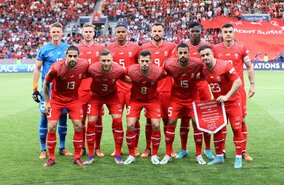 「胸元にTVがついたナイスシャツ」スイス代表の新ユニフォーム発表も大半が否定的意見…「神よ、これは何？」