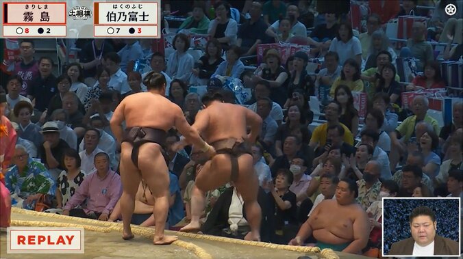 「伯乃富士、素直でええやん」「霧島、最後は優しい」霧島と伯乃富士が…取組直後にカメラが捉えた二人の“やりとり”にファン注目 3枚目