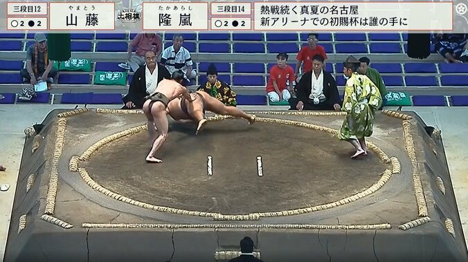 人気の細マッチョ力士である山藤（写真左）