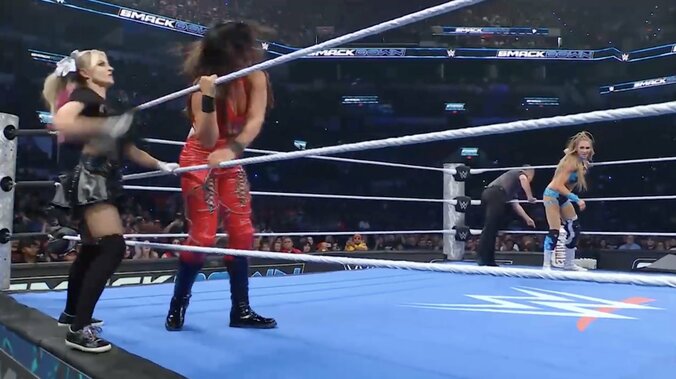 伏線となったアレクサ・ブリス（写真左）の“奇襲”