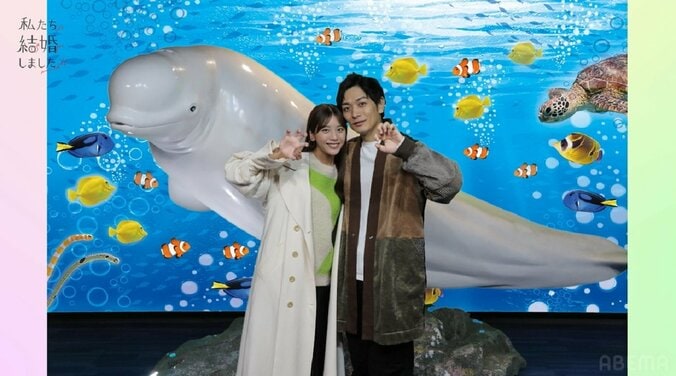 「手繋ぐ？」貴島明日香、夫・久保田悠来とラブラブ手繋ぎ水族館デート！ホッキョクグマ鑑賞に大はしゃぎ『私たち結婚しました4』第4話 5枚目