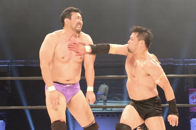 潮崎豪と鈴木秀樹、刺激だらけの名勝負　「井の中の蛙。でも僕が思うノアは潮崎豪」（鈴木） 1枚目