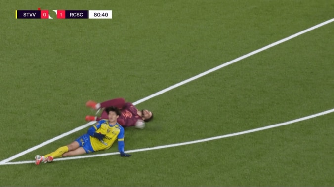 「度を超えた…」日本代表FWの“危険タックル”を現地メディアが批判！「GKを負傷させそうになる」「焦りすぎた」後藤啓介に警告 5枚目