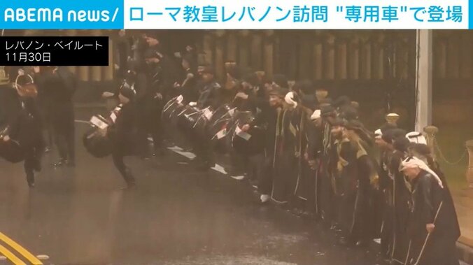 民族舞踊「ダブケ」を踊る人たち