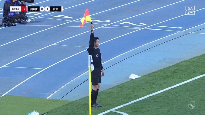 「オフサイドじゃないん？」VARチェックで一転！“踵”の残りで幻のゴールが得点に「肉眼でジャッジすることは難しい」 4枚目