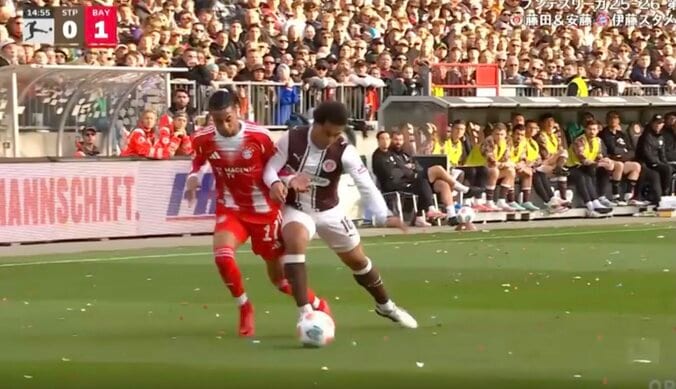 「事故やん！」藤田譲瑠チマ、衝撃の“爆速ハードタックル”炸裂「エグすぎん？」バイエルンの怪物アタッカーを吹っ飛ばす瞬間「気持ち入ってる」 3枚目