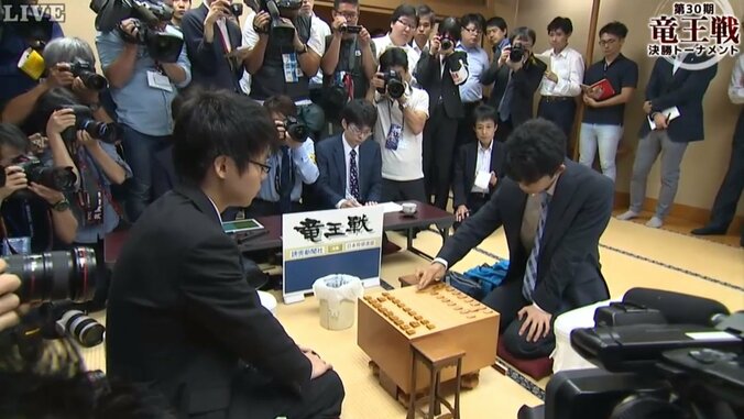 藤井聡太四段29連勝に先輩棋士から祝福の声　羽生善治三冠「新しい時代の到来」 1枚目