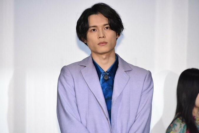 SixTONES松村北斗、森七菜の髭面イケメン顔に驚き小関裕太は「犯罪者みたい」 2枚目