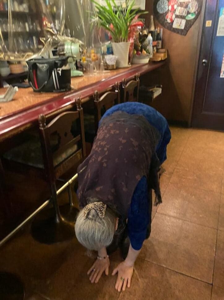  川崎麻世、86歳の母親の柔軟な身体「足腰も丈夫で走るし」 