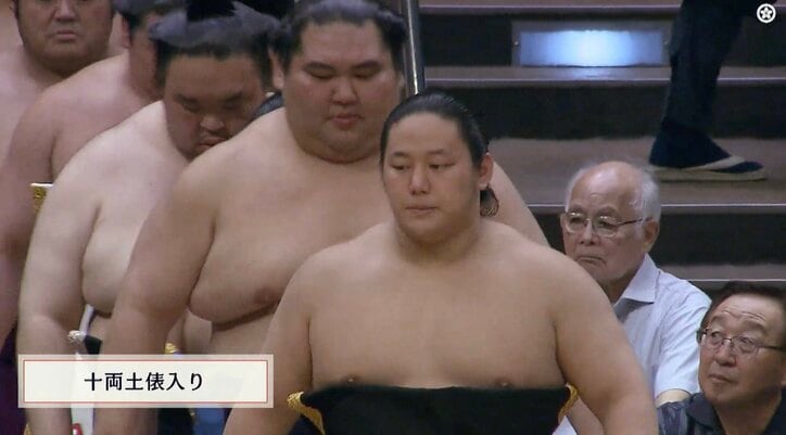 【写真・画像】まさかこんな柄あったのか…オールバック“規格外”力士、“意外な化粧まわし”に思わずファン二度見「えっまじか」「似合ってる」　1枚目