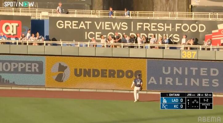 【写真・画像】「ちぇっ」大谷翔平、特大29号に外野手“確信がっかり”リアクション…打球を見送り→フェンス蹴りの瞬間　1枚目